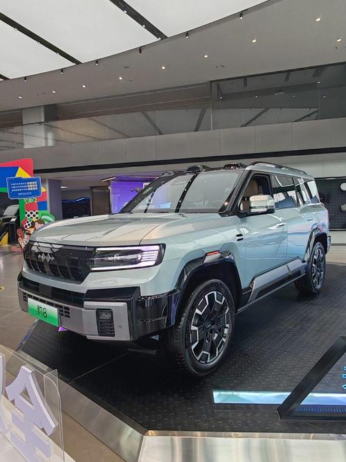 重庆305比亚迪方程豹硬派越野的爆款，英菲尼迪35周年与你共成长